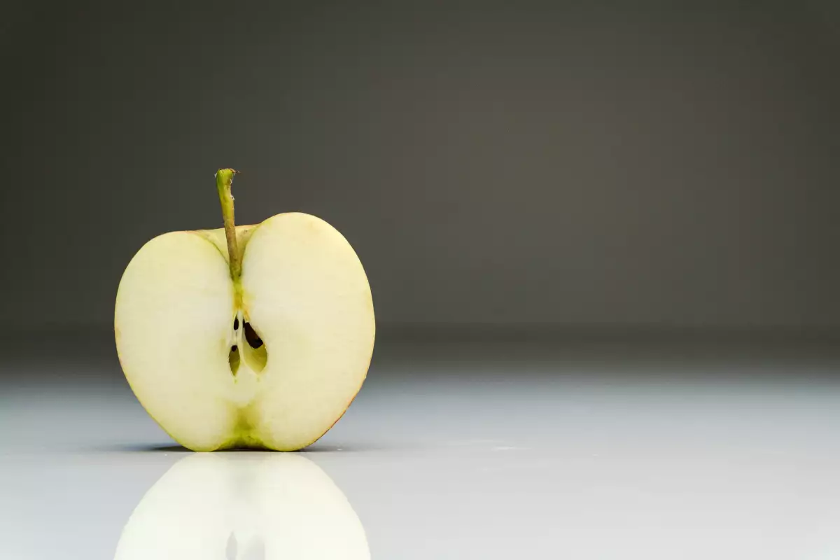 Omogen avokado eller hårda päron? Ett äpple kan hjälpa dem att mogna snabbare