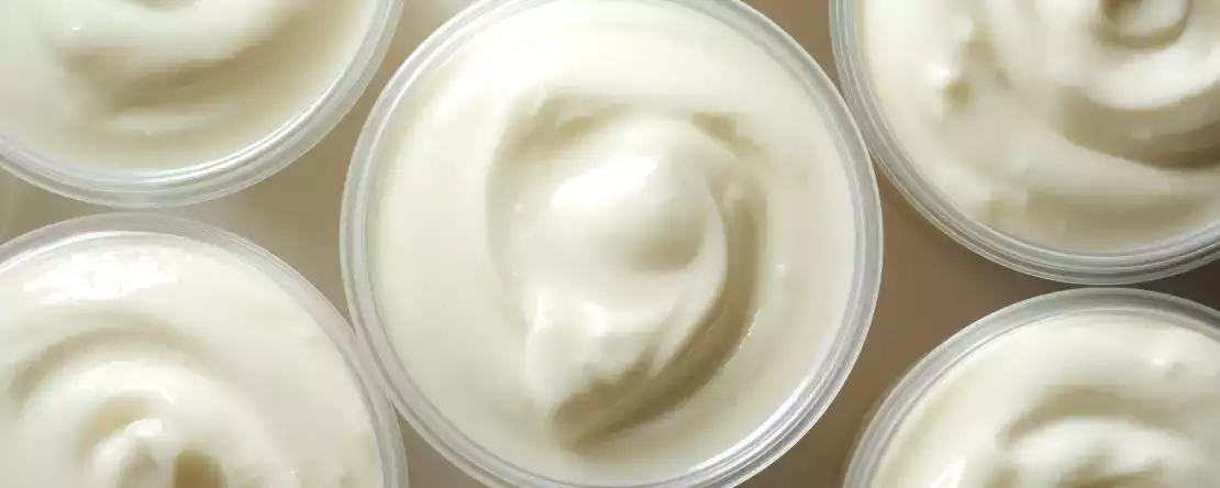 Att äta yoghurt varje dag: bra för hälsan eller inte? Här är det vetenskapliga svaret