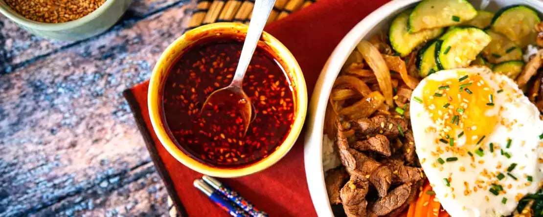 Hur man använder gochujang: den koreanska röda degen och 7 recept för att använda den för första gången