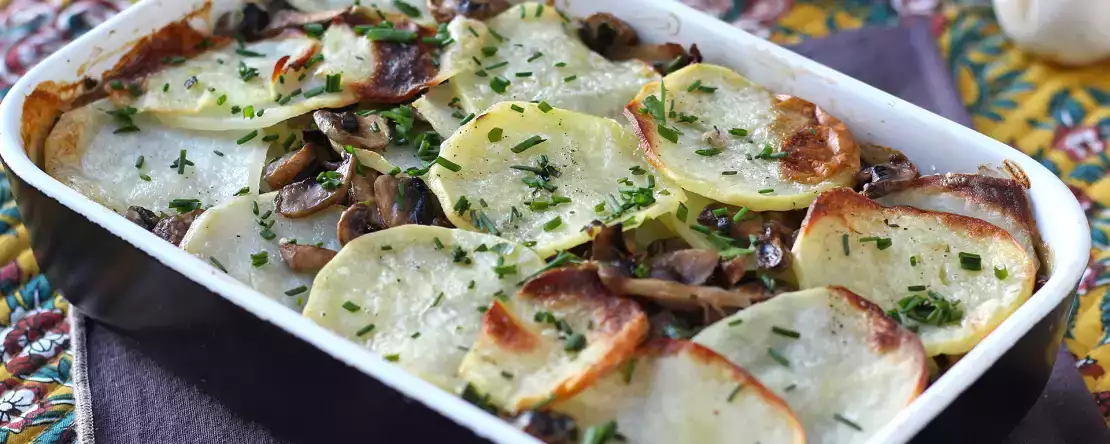 8 potatisgratänger som löser veckans alla måltider i ugn, fritös och med sötpotatis