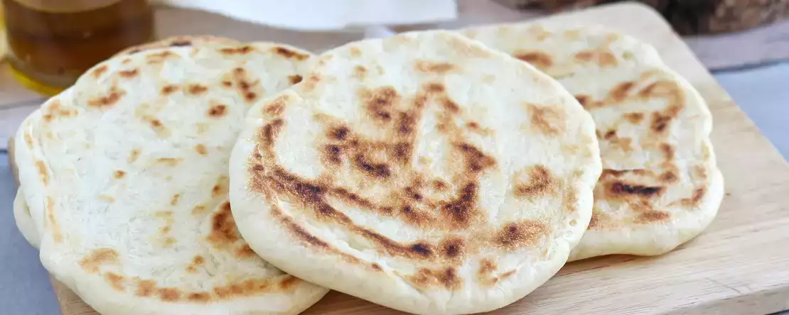 4 recept på stekpannebröd med enkla ingredienser för den som vill ha varmt bröd utan krångel