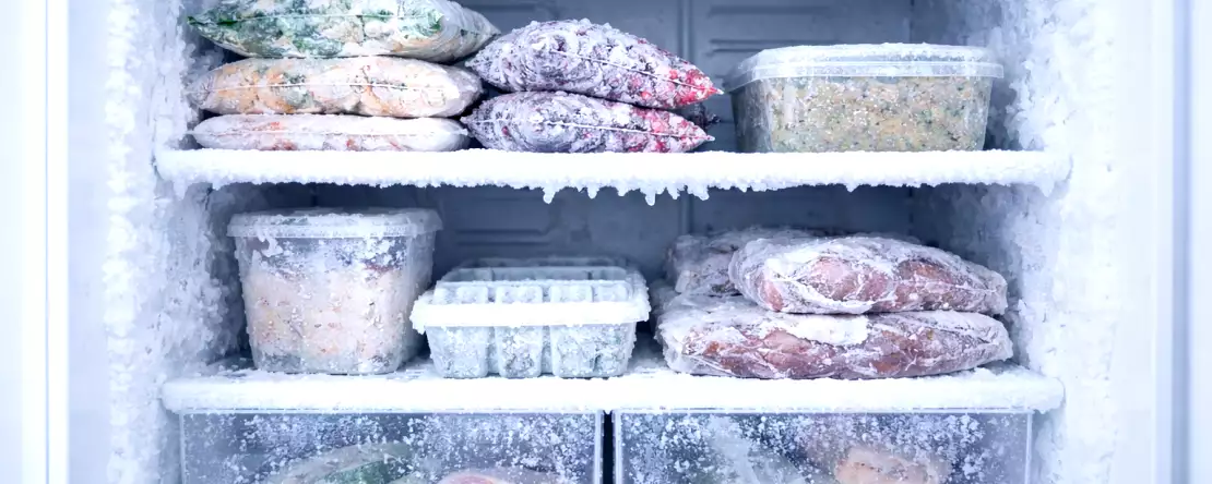 För mycket frost i din frys? Här är ett enkelt tips för att förhindra det