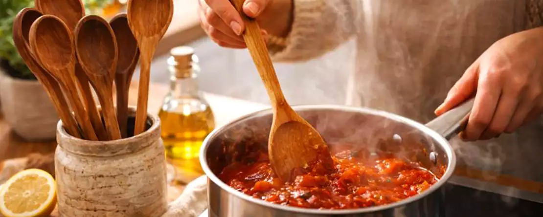 Mormors hemlighet för att bevara träskedar och befria ditt kök från lukter, sprickor och dold smuts