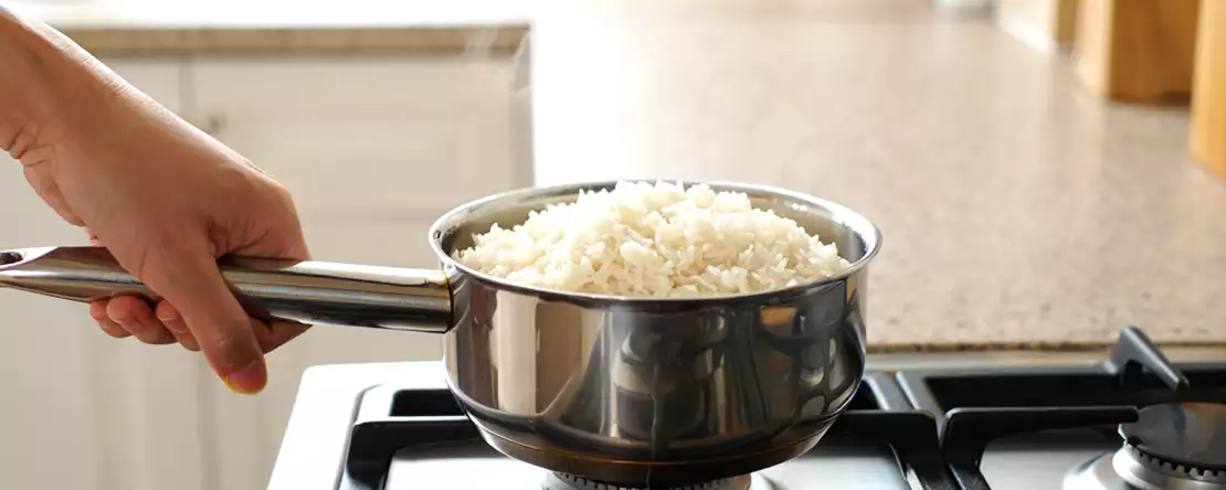 Det bästa sättet att förvara kokt ris så att det inte är torrt och smaklöst nästa dag