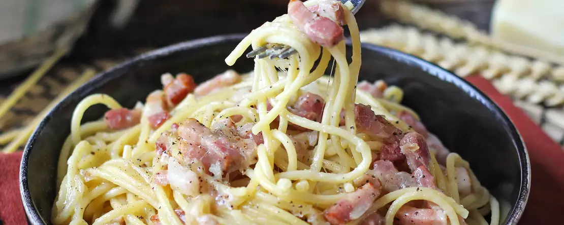 Baconbitar: ingrediensen du alltid har i ditt kylskåp och 12 geniala recept för att rädda varje middag (snabb och oemotståndlig)