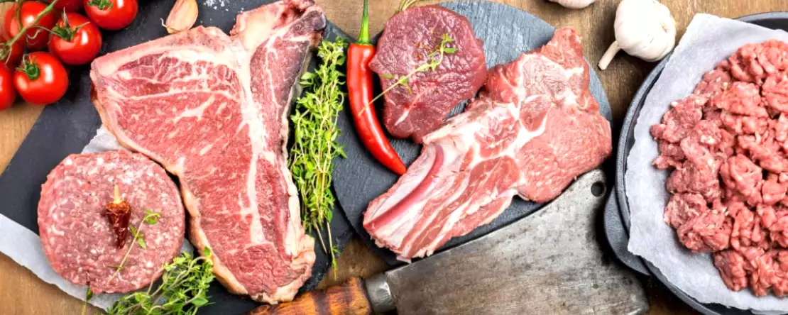 Varför kött alltid ska tas ut ur kylskåpet före tillagning (och hur länge)