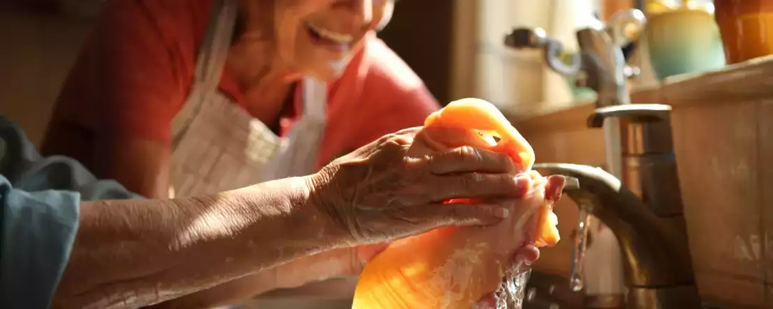 Måste man verkligen tvätta kyckling innan man tillagar den? Sanningen som din mor och mormor aldrig berättade för dig