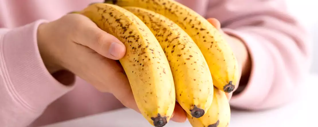 Så här får du bananer att hålla längre och förhindrar att de blir svarta för snabbt