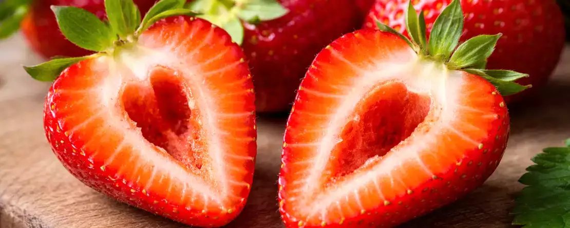 Varför har vissa jordgubbar hål inuti? Det finns en outtalad anledning