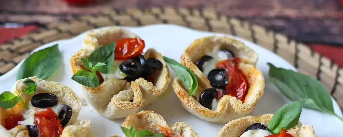 Korgar med knaperstekt bacon: den enkla aptitretaren som är på modet (klar på 20 minuter!)