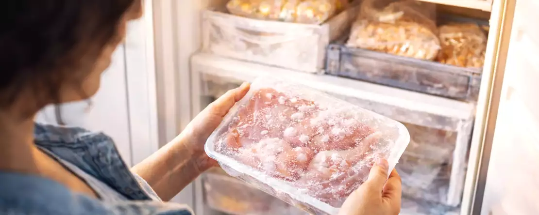 Glömt att tina upp? Detta enkla trick fixar det på några minuter och räddar alla måltider