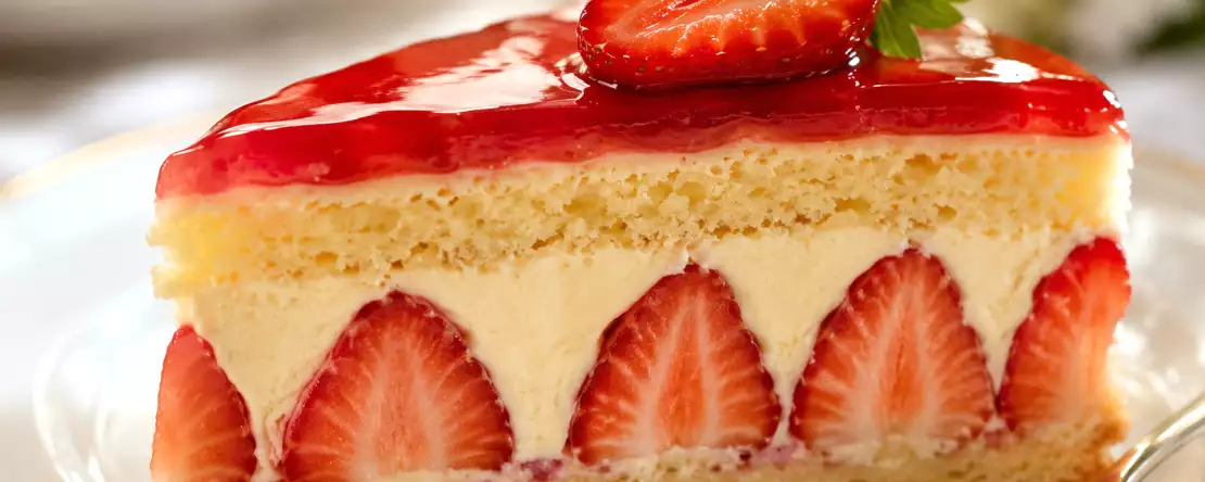 Ikoniska recept med jordgubbar: från pavlova till fraisier för en resa runt världens desserter.