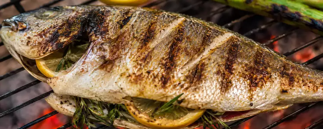 Grillad fisk: tips för att den inte ska fastna, inte gå sönder och bli saftig och perfekt tillagad