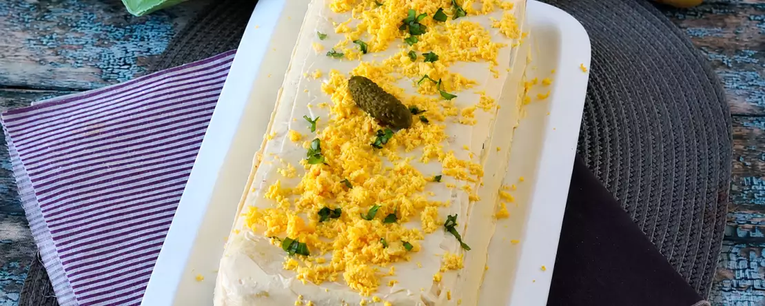 Kall potatis- och tonfiskpaj: ett enkelt och krämigt recept utan ugn som du kan laga hemma som förrätt