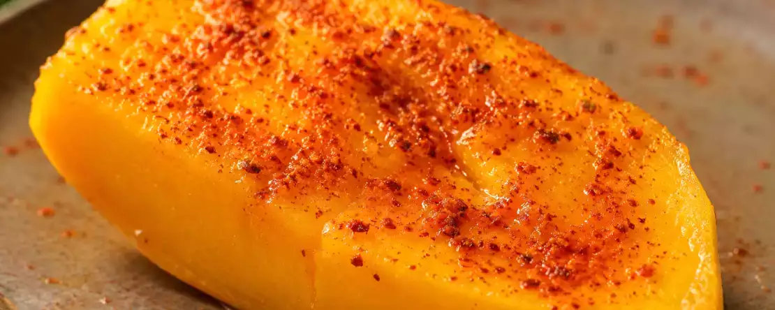 Varför passar salt, citron och kryddor så bra till sommarfrukter?