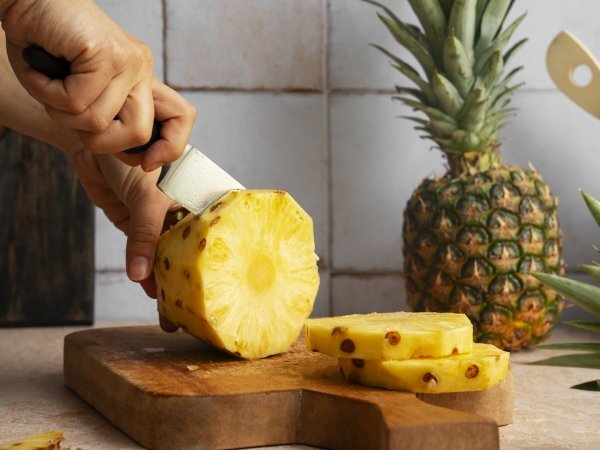 Kliar det på tungan när du äter ananas?