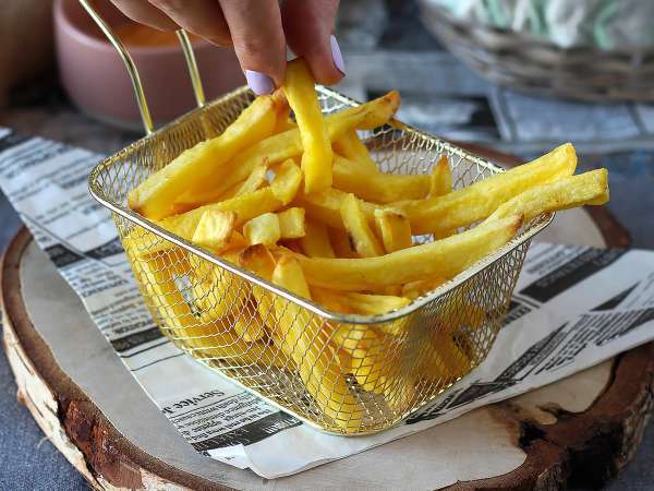 Den ultimata guiden till att tillaga fryst mat i en fritös utan att göra fel