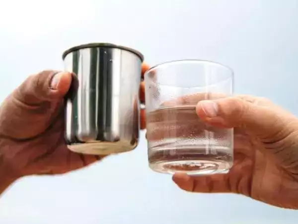 Glas eller rostfritt stål: vilket håller din dryck kall längre?