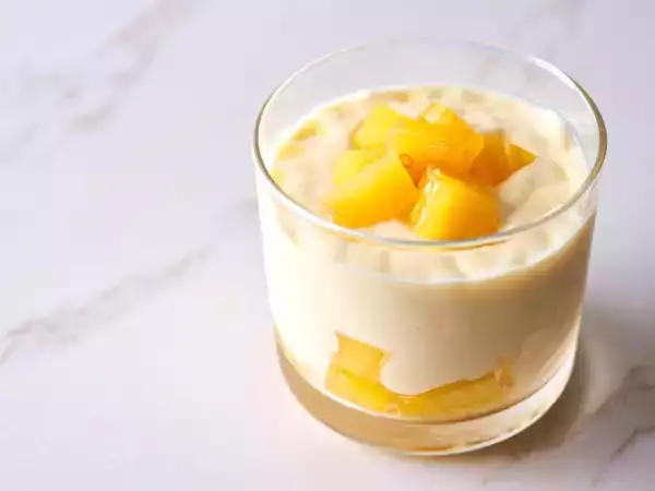Blanda detta med ananas och du har världens enklaste (och mest beroendeframkallande) frysta dessert
