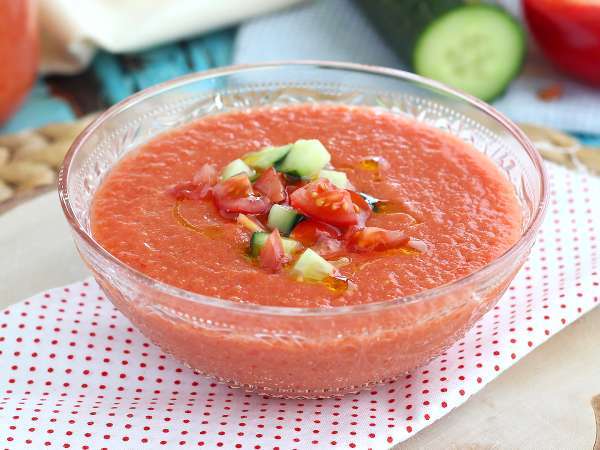 Om du har varit i Spanien har du säkert smakat det: här är hur man gör riktig gazpacho hemma på 10 minuter!