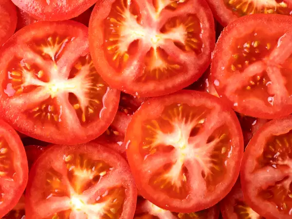 Vad ingen berättar för dig om att ta bort fröna från tomater