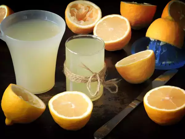 Citronsaft direkt efter uppvaknandet: en dietist avslöjar om det verkligen är nyttigt