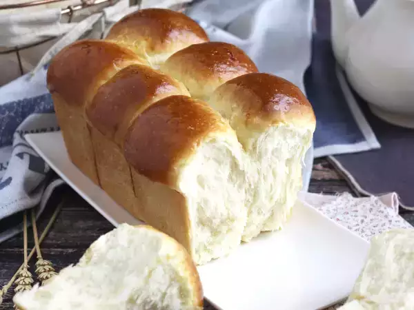Hur man gör den fluffigaste franska briochen: steg-för-steg-recept för ett perfekt resultat