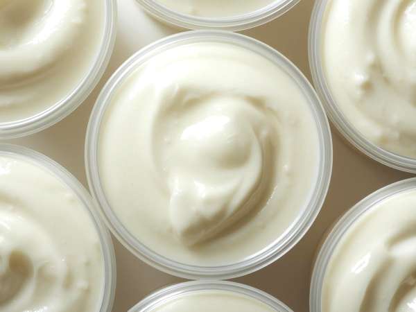 Att äta yoghurt varje dag: bra för hälsan eller inte? Här är det vetenskapliga svaret