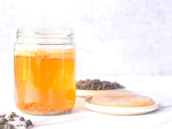 Endast 3 ingredienser behövs för att göra egen kombucha utan utrustning eller stress