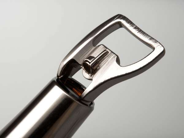 Har du slut på korkskruvar? Oroa dig inte: dessa nödtekniker kommer att rädda dina aperitifer