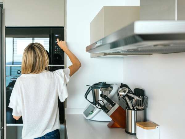 Mikrovågsugnen på hela tiden: den verkliga dolda kostnaden på din elräkning