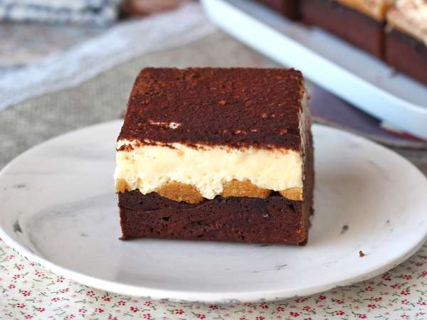 Har du fortfarande inte bestämt dig mellan brownie och tiramisu? Den här desserten gör slut på dilemmat med en oemotståndlig kombination