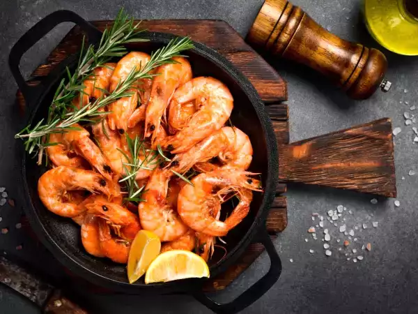 I sista minuten? Ingen panik: här är bästa sättet att snabbt tina räkor