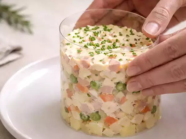 Utan pläteringsring och med gäster: Tricket som räddar presentationen av dina rätter (med något du redan har hemma).