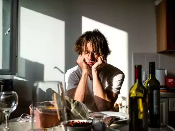 Hur återfuktar du din kropp efter alkoholhaltiga måltider eller fester?