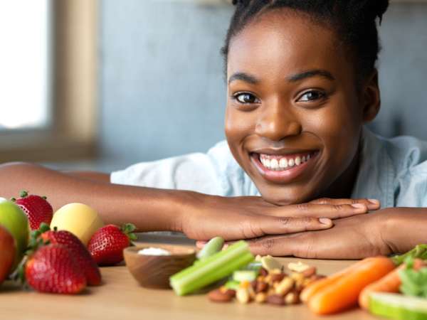 10 livsmedel för vitare tänder: vad man verkligen ska äta