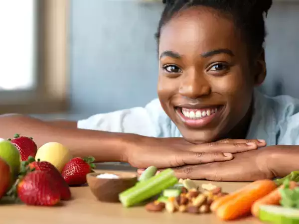 10 livsmedel för vitare tänder: vad man verkligen ska äta