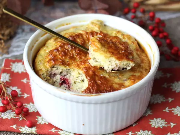 Den här proteinkakan med röd frukt har blivit min favoritplan B när jag vill ha något sött utan att känna mig skyldig.