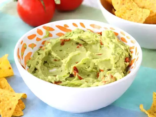 Det bästa sättet att förvara guacamole så att den inte blir brun nästa dag.