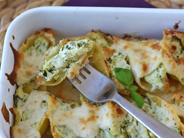 Conchiglioni fyllda med ricotta, zucchini och citron: den perfekta krämiga förrätten till påsklunchen