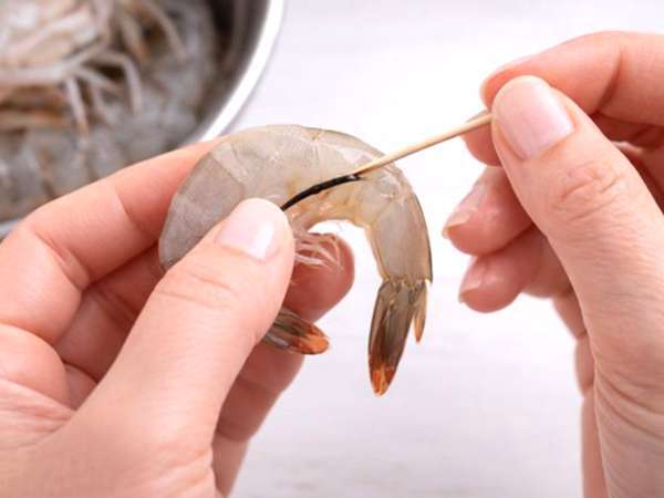 Äter du räkor med svart linje? Ta reda på vad du kanske äter utan att veta om det