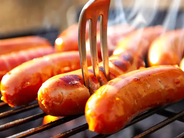 Att punktera korven innan den tillagas: vanligt misstag eller genialt trick? Sanningen som förändrar allt