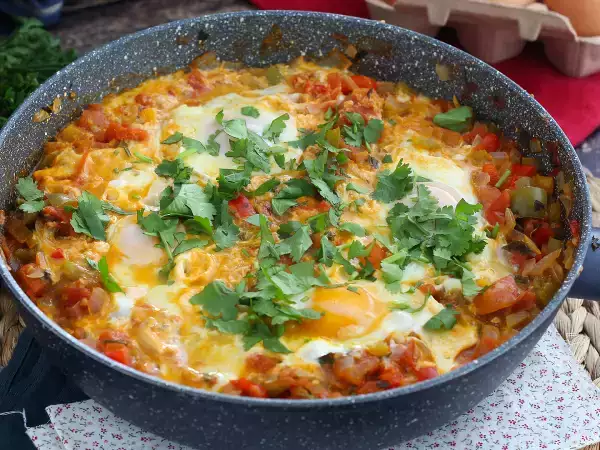 Vad ska man laga när man nästan inte har något hemma? Dessa 7 enkla recept kommer att rädda alla måltider utan ansträngning