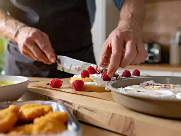 Dagens meny, 11 maj: krämig zucchinisoppa, hemgjorda kycklingnuggets och hallontårta
