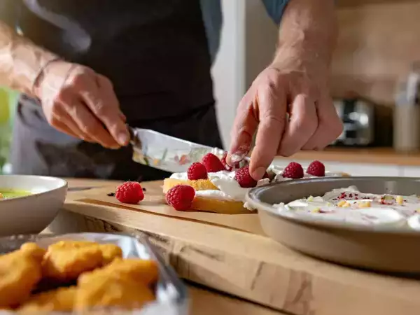 Dagens meny, 11 maj: krämig zucchinisoppa, hemgjorda kycklingnuggets och hallontårta