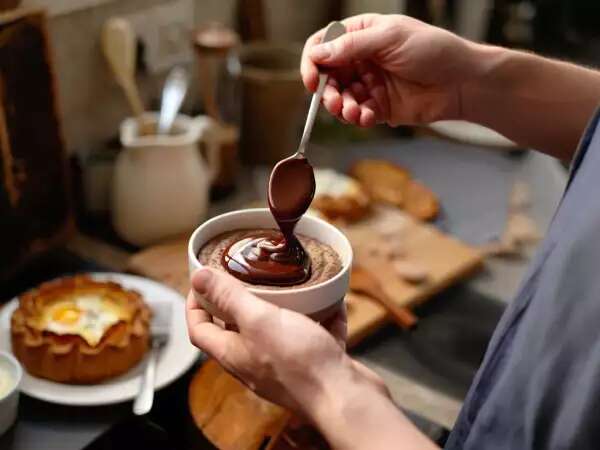 Dagens meny, 6 maj: Mjukkokta ägg, camembert- och äppeltårta samt kaffepudding