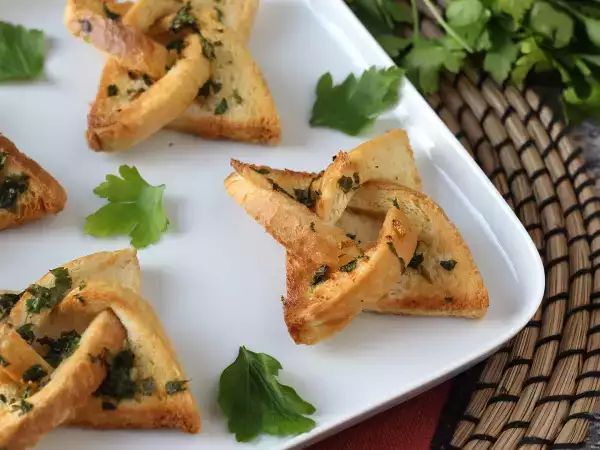 Snacks med skivat bröd: enkla idéer för att få ut det mesta av en stapelvara som alltid finns hemma