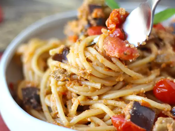 10 recept med aubergine som fyller ditt kök med sommardoft på bara några minuter