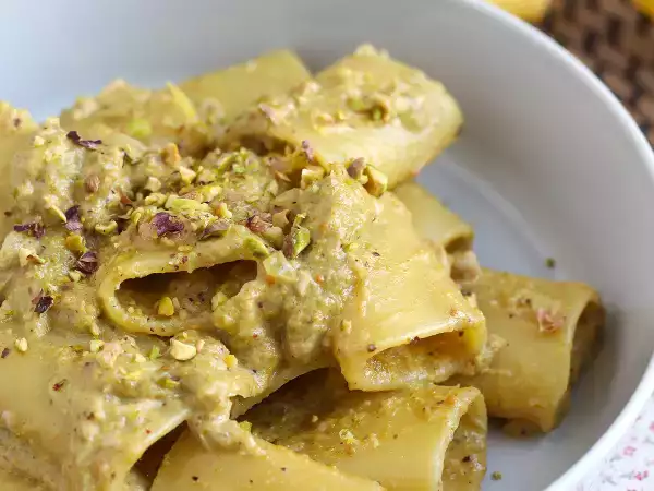 8 enkla och smakrika sommarrätter: snabba recept som du kan servera direkt