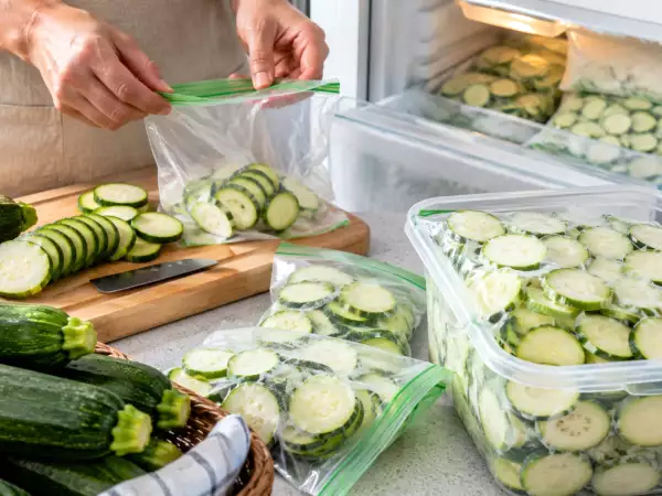 Hur man fryser in zucchini på sommaren för ett perfekt vinterförråd: steget man inte får hoppa över